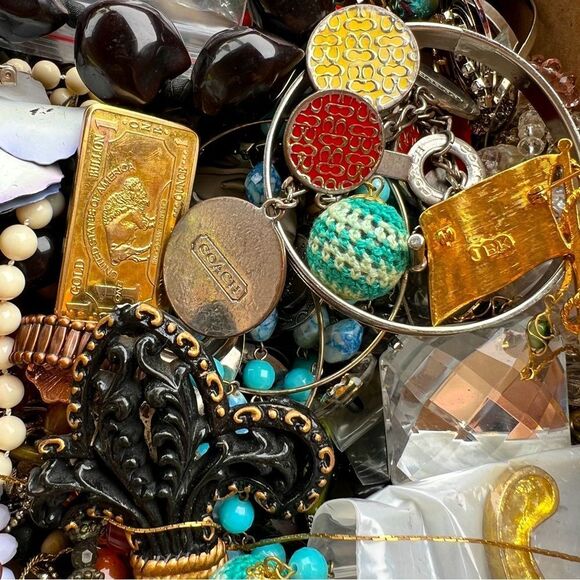 🎁 2 LB unsearched untested junk jewelry lot~ junk wearable craft repair - Picture 10 of 10